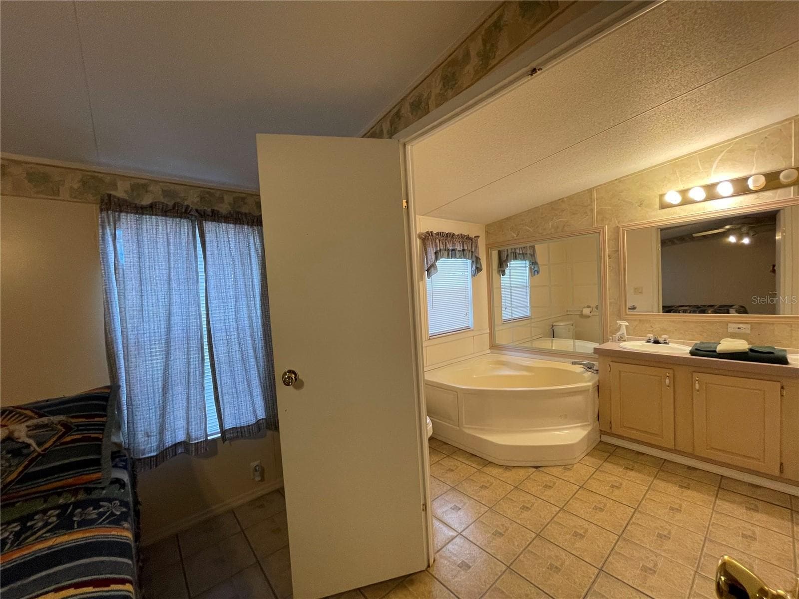 Primary Bathroom - 1550 SE 111TH CT, MORRISTON
