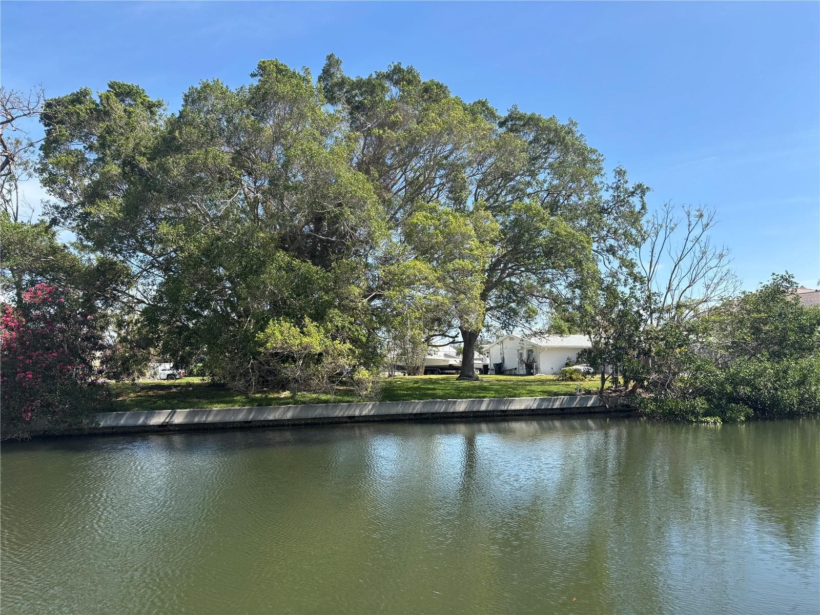 4417 DOLPHIN LN