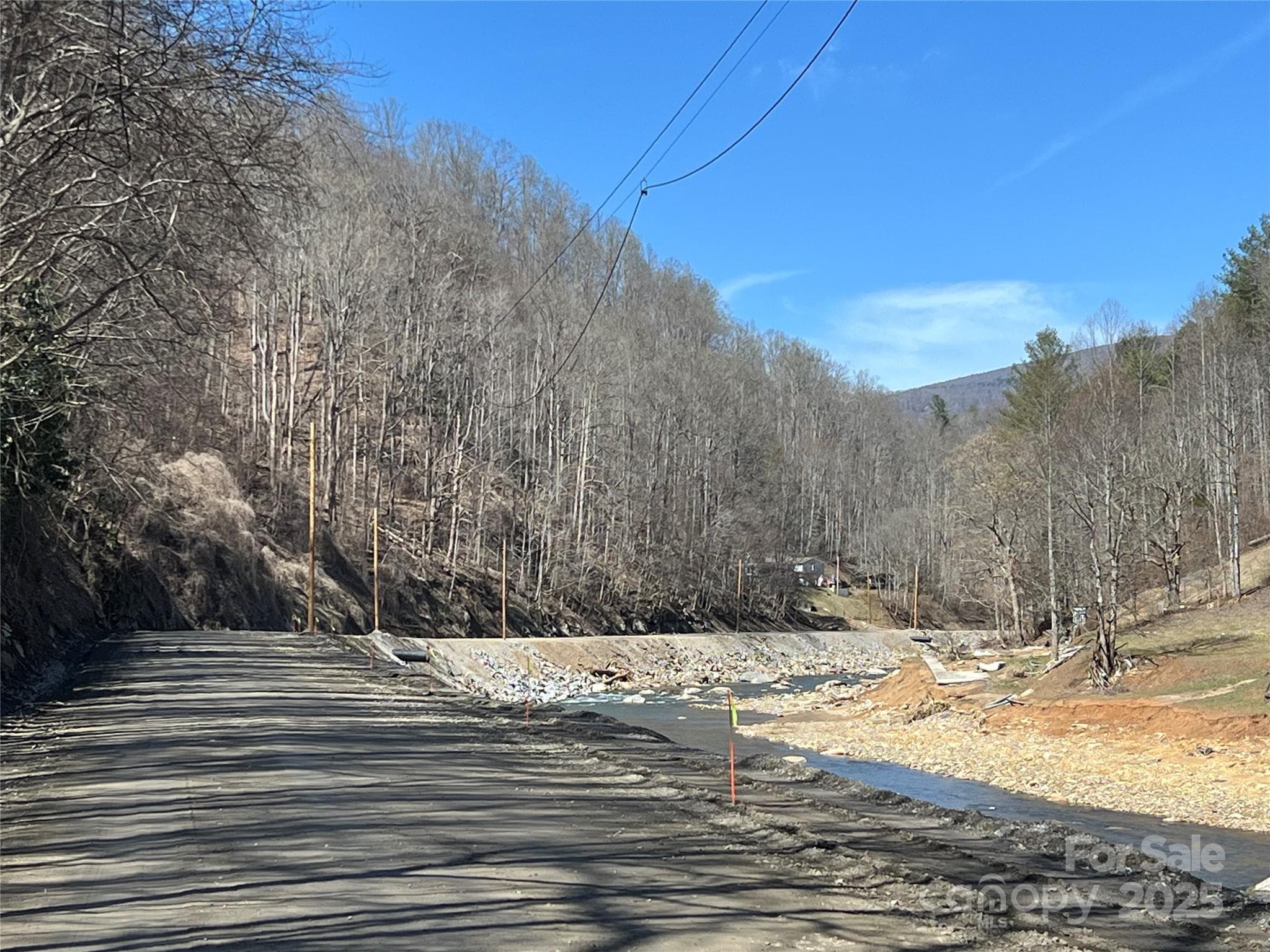 Road leading to land and house. 2000 ft Riverfront, now paved. - Burnsville