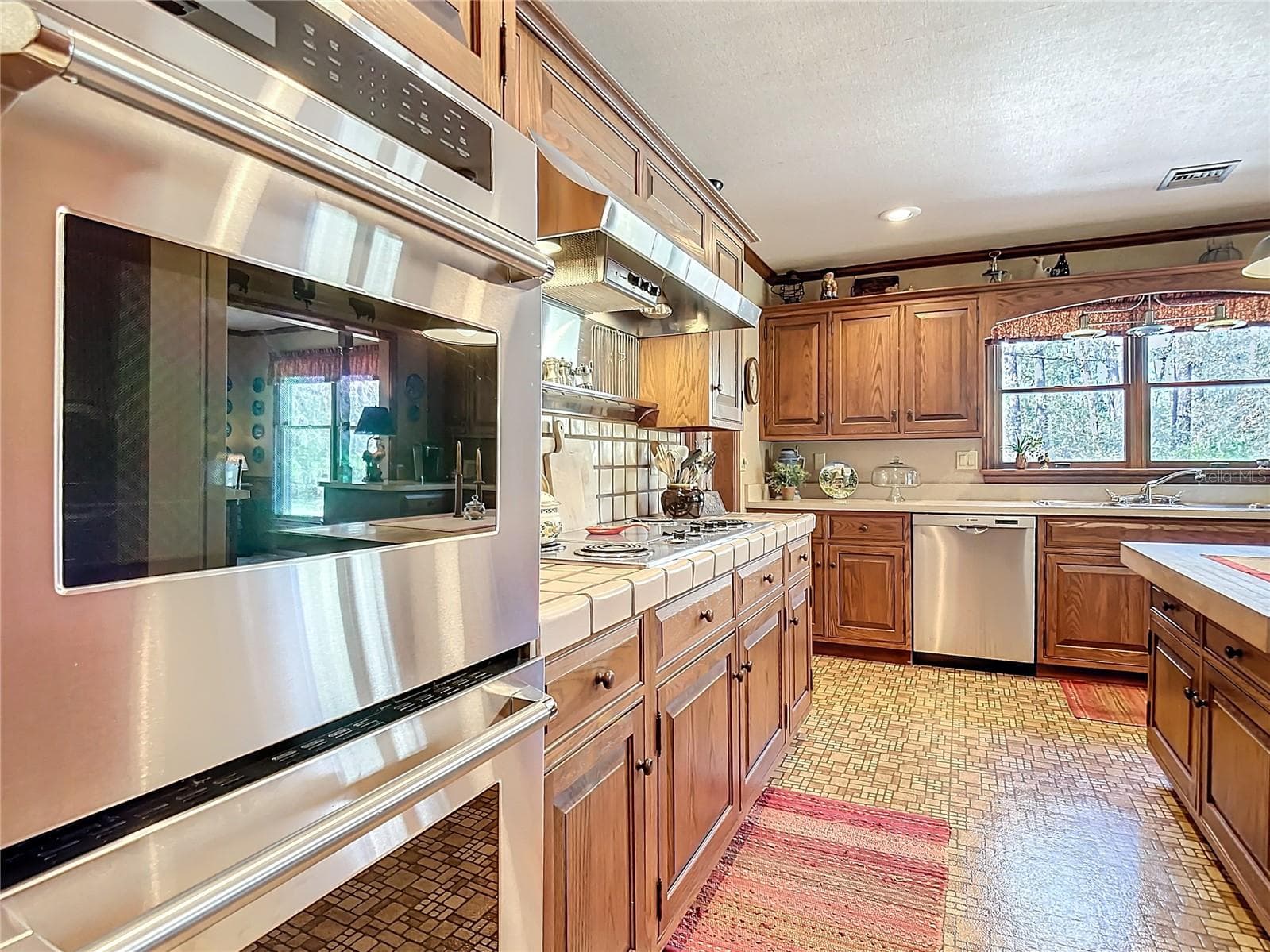 Single Family Residence at 3939 LAKE ERIE RD, GROVELAND, photo 15 of 42