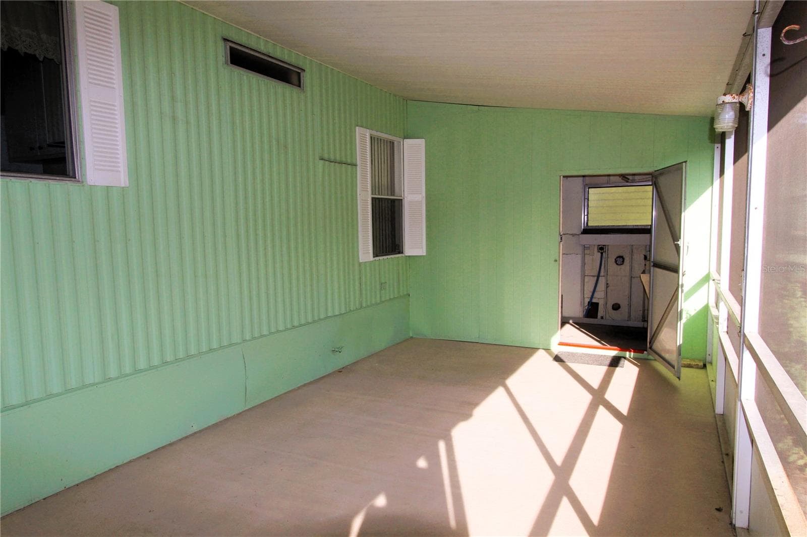 Manufactured Home at 151 APACHE CT, OAK HILL, photo 3 of 41