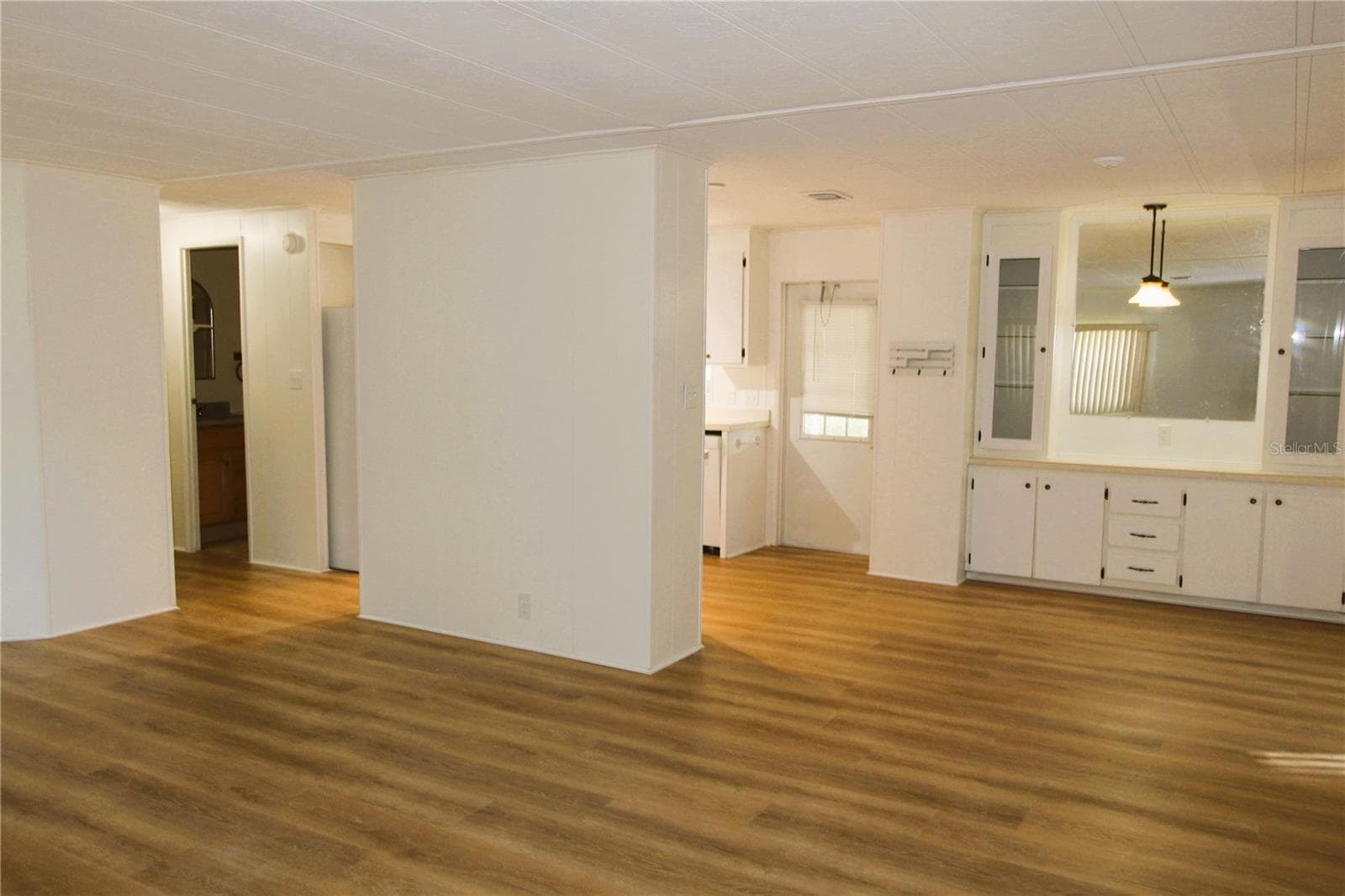 Manufactured Home at 151 APACHE CT, OAK HILL, photo 4 of 41