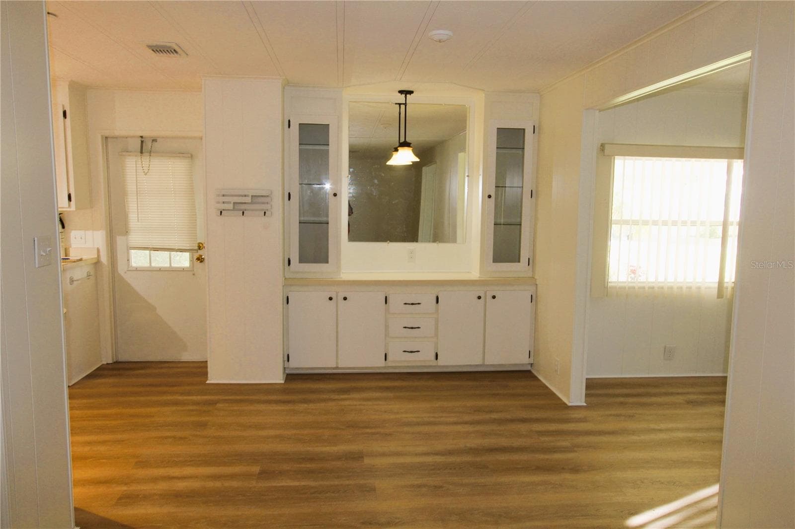 Manufactured Home at 151 APACHE CT, OAK HILL, photo 6 of 41