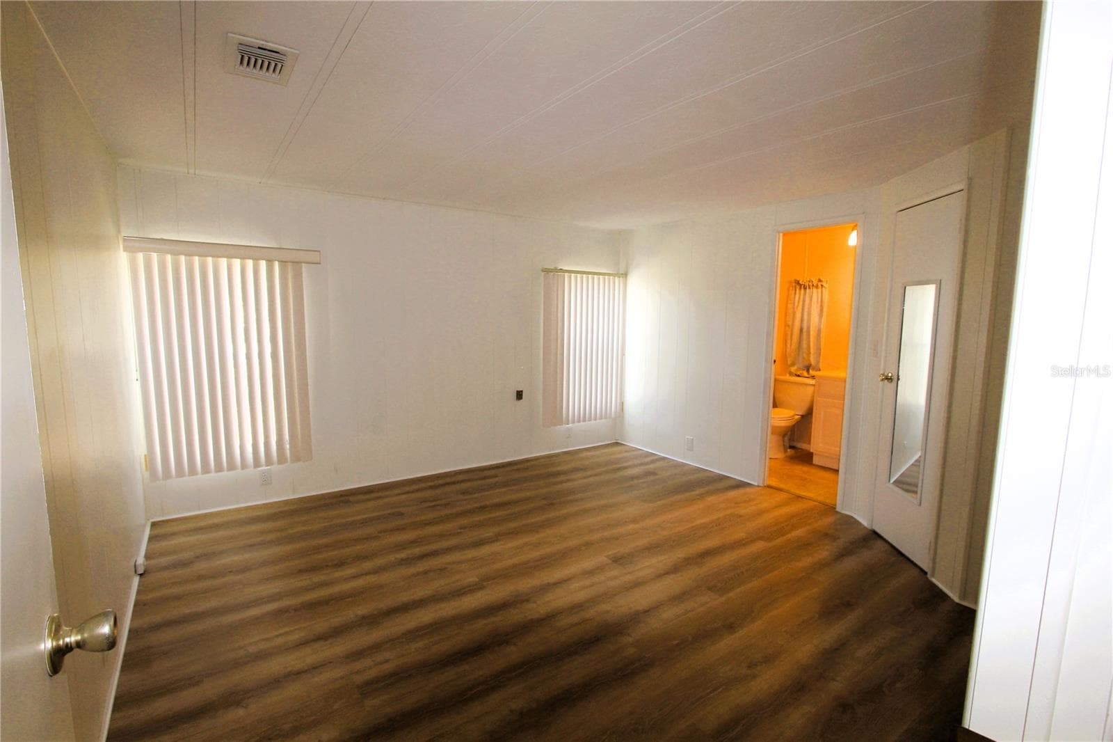 Manufactured Home at 151 APACHE CT, OAK HILL, photo 10 of 41