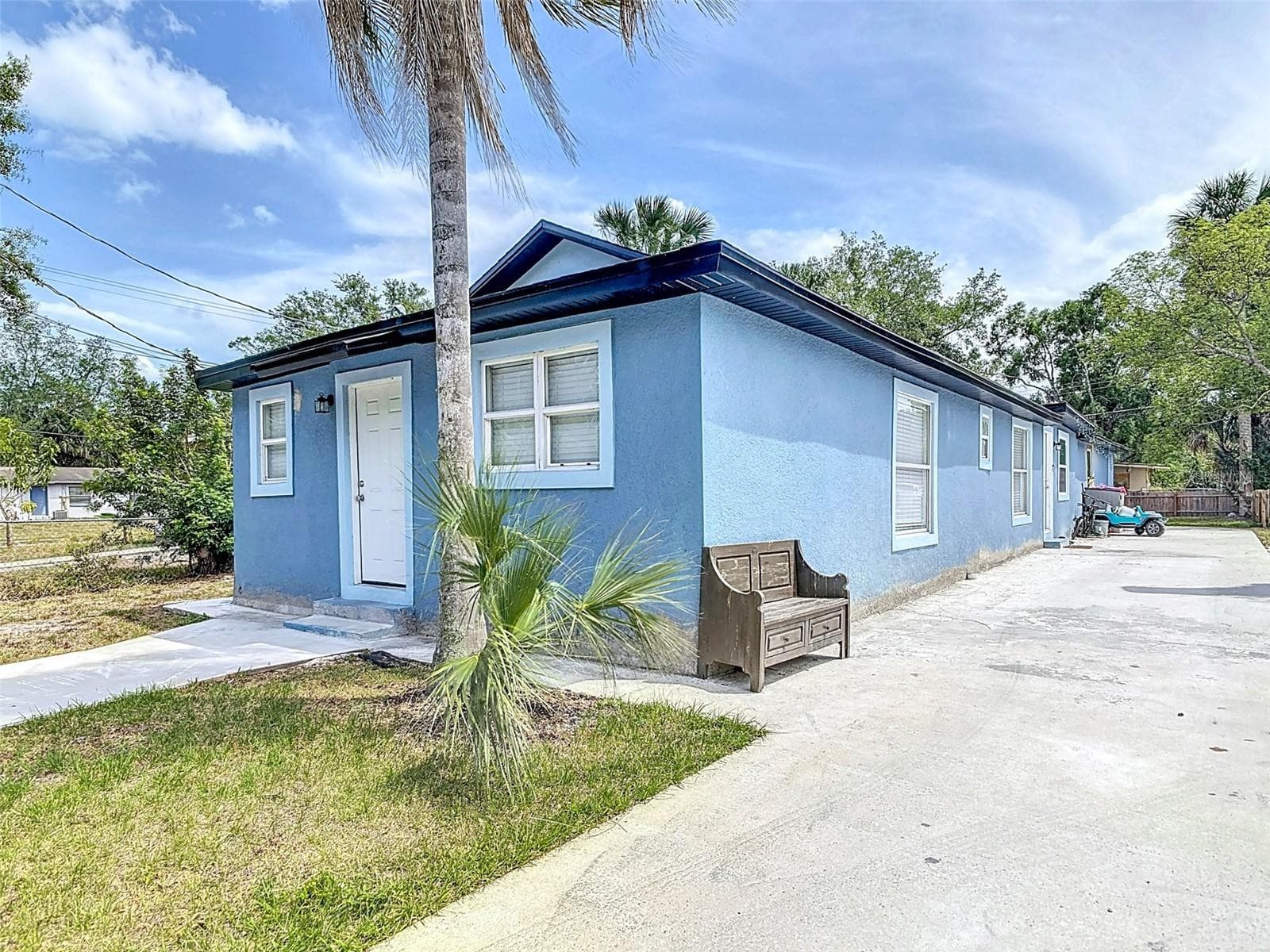 1403 W 13TH PL