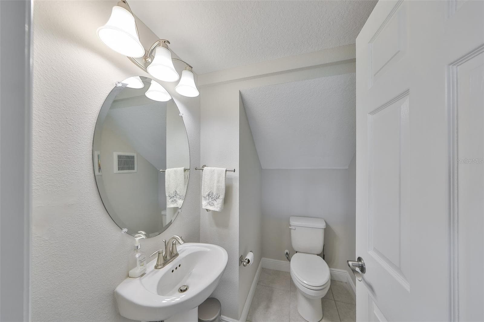 Single Family Residence at 11909 CLIMBING FERN AVE, RIVERVIEW, photo 12 of 78