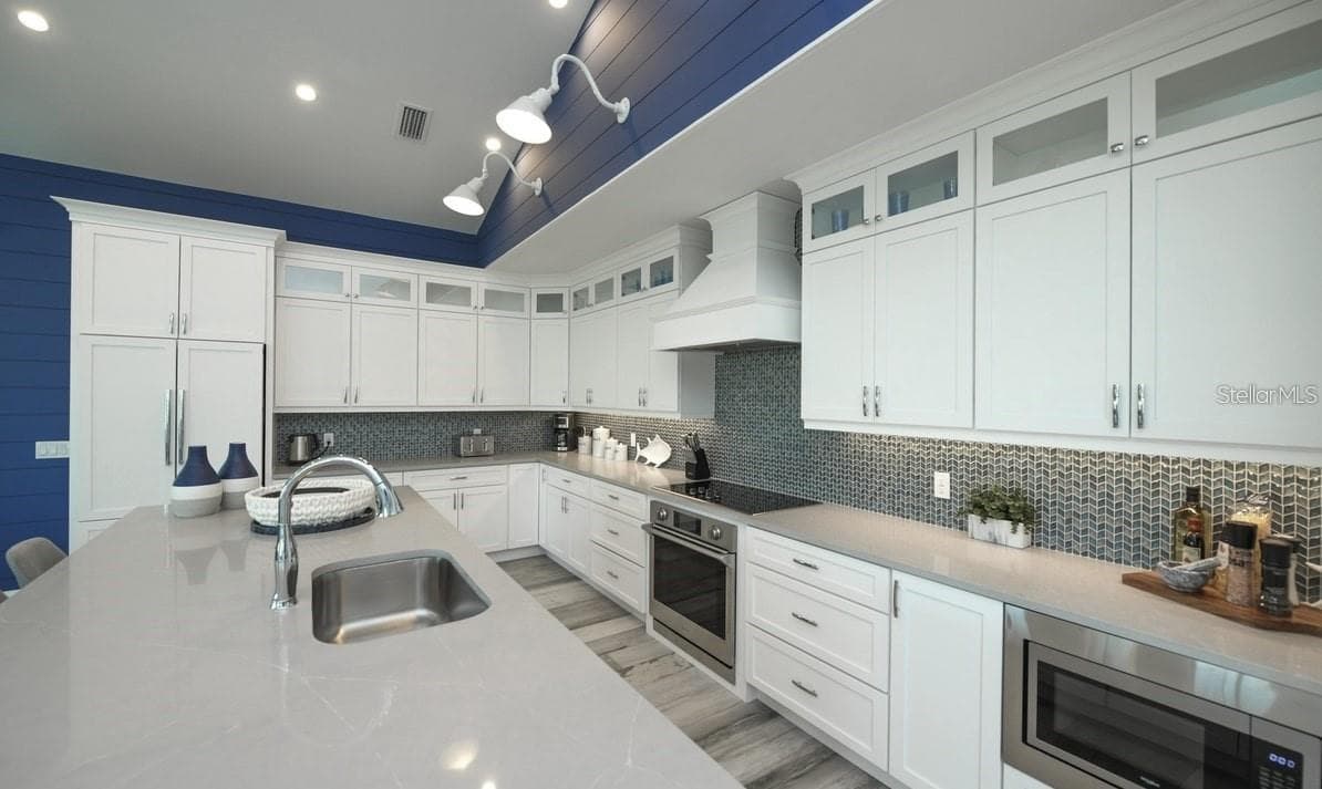 Single Family Residence at 212 SPRING AVE, ANNA MARIA, photo 2 of 32