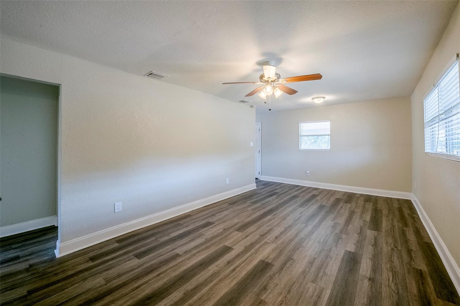 Single Family Residence at 72 CAMPUS VIEW DR, ORLANDO, photo 6 of 33