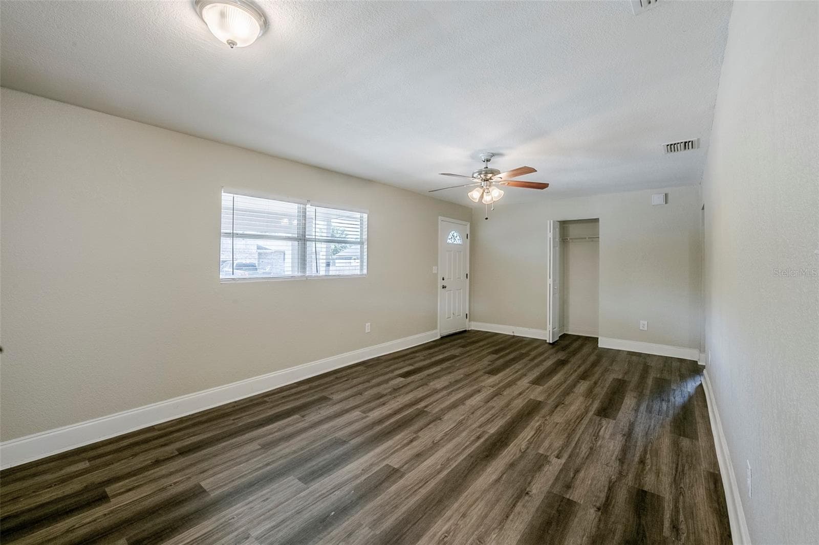 Single Family Residence at 72 CAMPUS VIEW DR, ORLANDO, photo 8 of 33