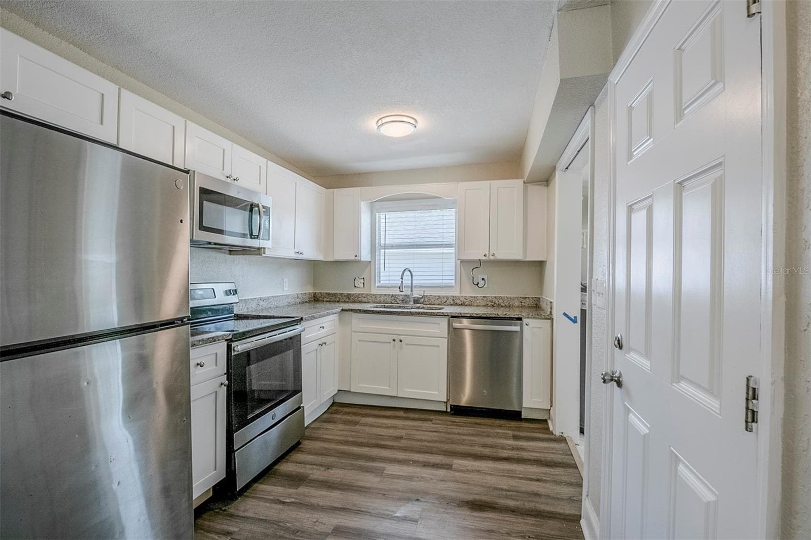 Single Family Residence at 72 CAMPUS VIEW DR, ORLANDO, photo 10 of 33