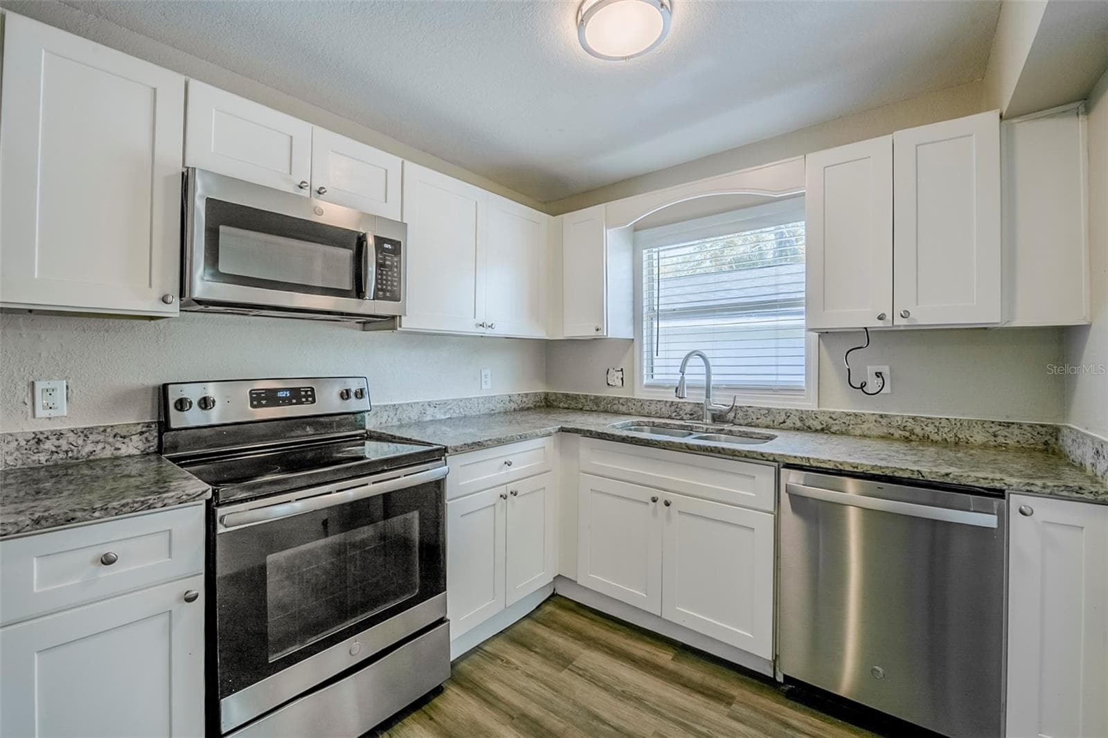Single Family Residence at 72 CAMPUS VIEW DR, ORLANDO, photo 11 of 33