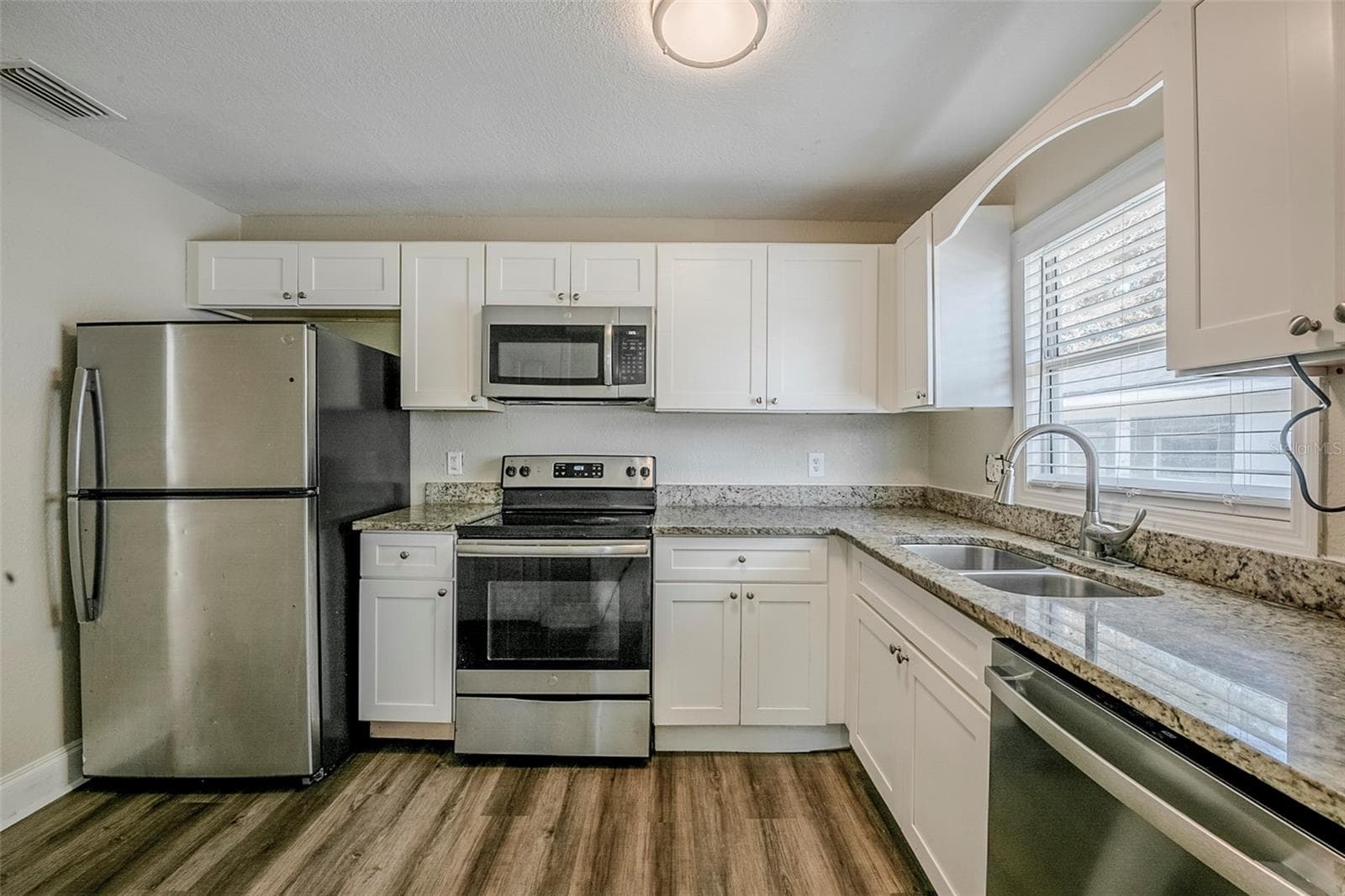 Single Family Residence at 72 CAMPUS VIEW DR, ORLANDO, photo 12 of 33