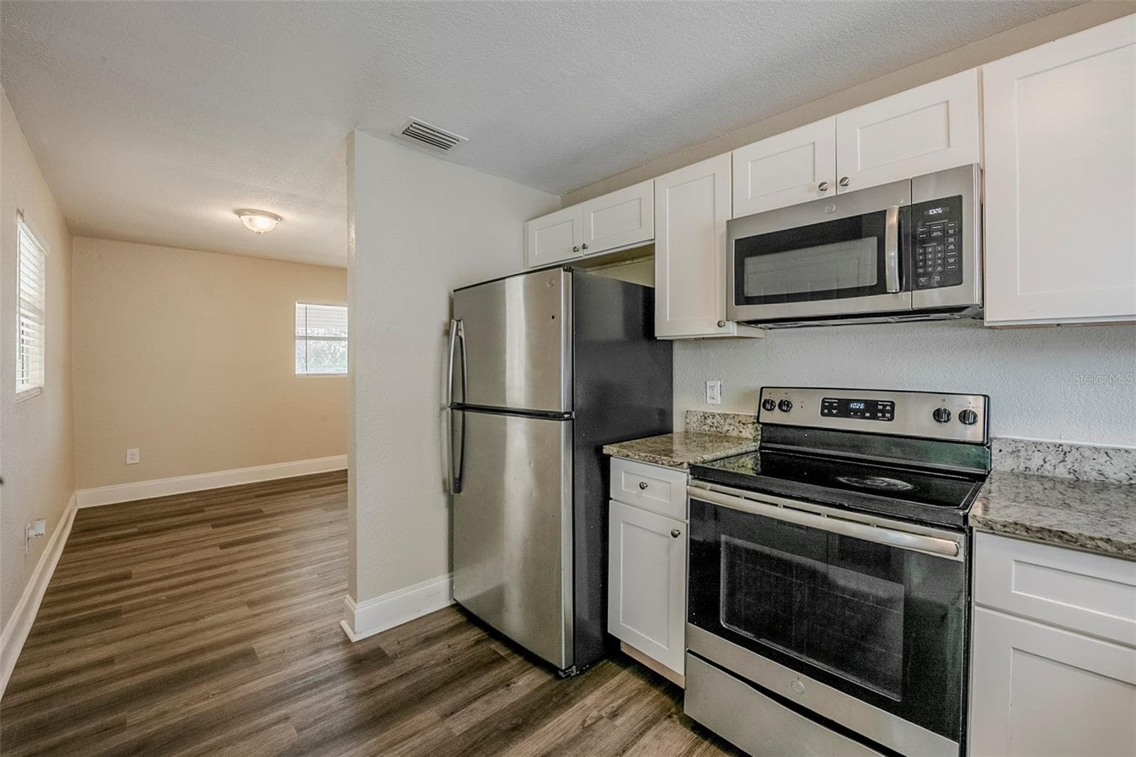 Single Family Residence at 72 CAMPUS VIEW DR, ORLANDO, photo 13 of 33