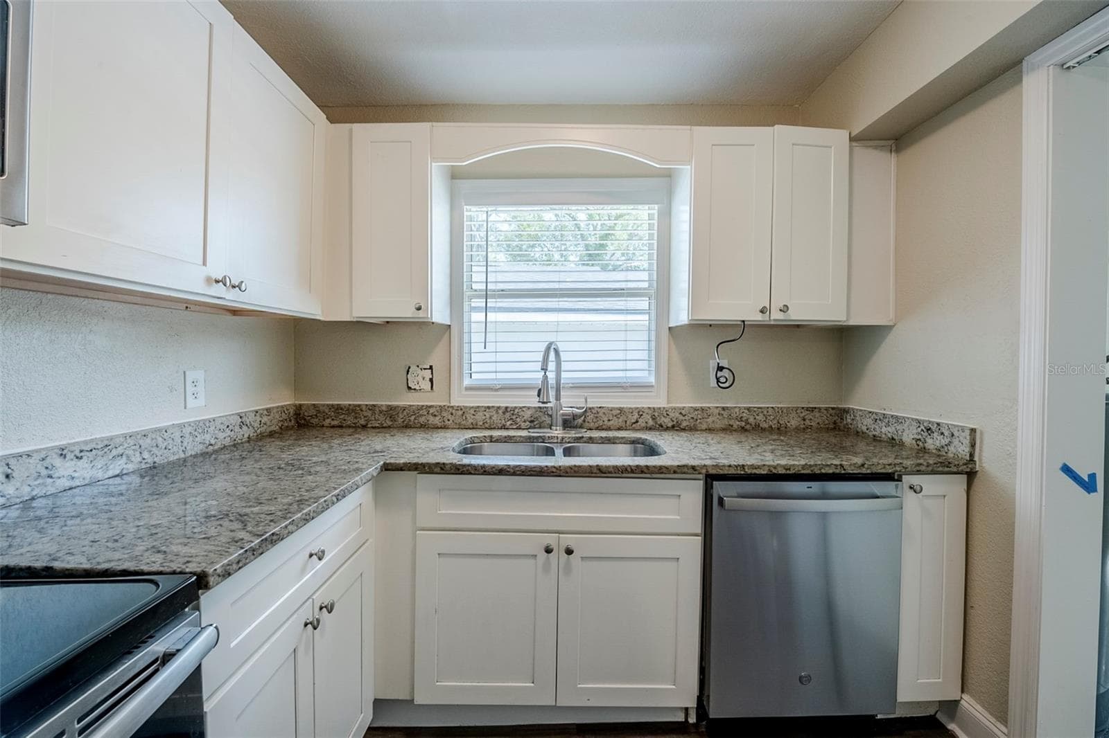 Single Family Residence at 72 CAMPUS VIEW DR, ORLANDO, photo 14 of 33