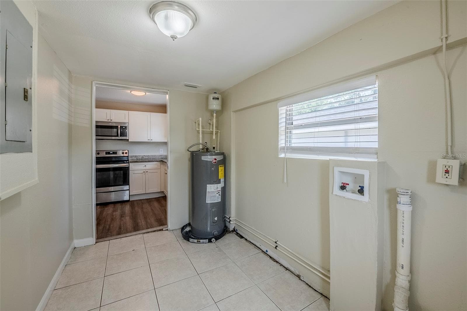 Single Family Residence at 72 CAMPUS VIEW DR, ORLANDO, photo 16 of 33