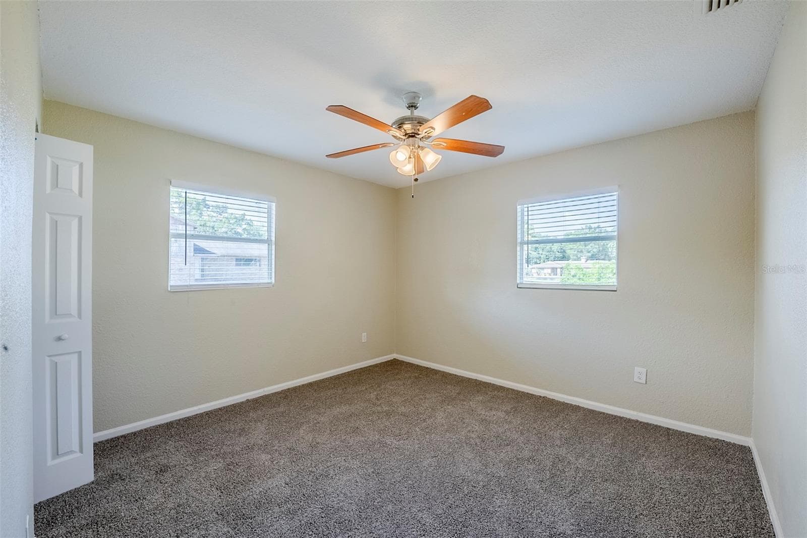 Single Family Residence at 72 CAMPUS VIEW DR, ORLANDO, photo 26 of 33