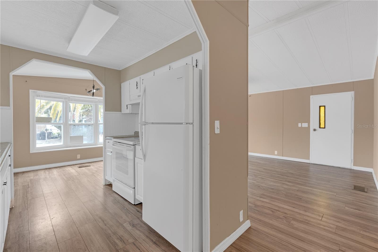 Manufactured Home at 11309 LEISURE LN, PORT RICHEY, photo 7 of 34