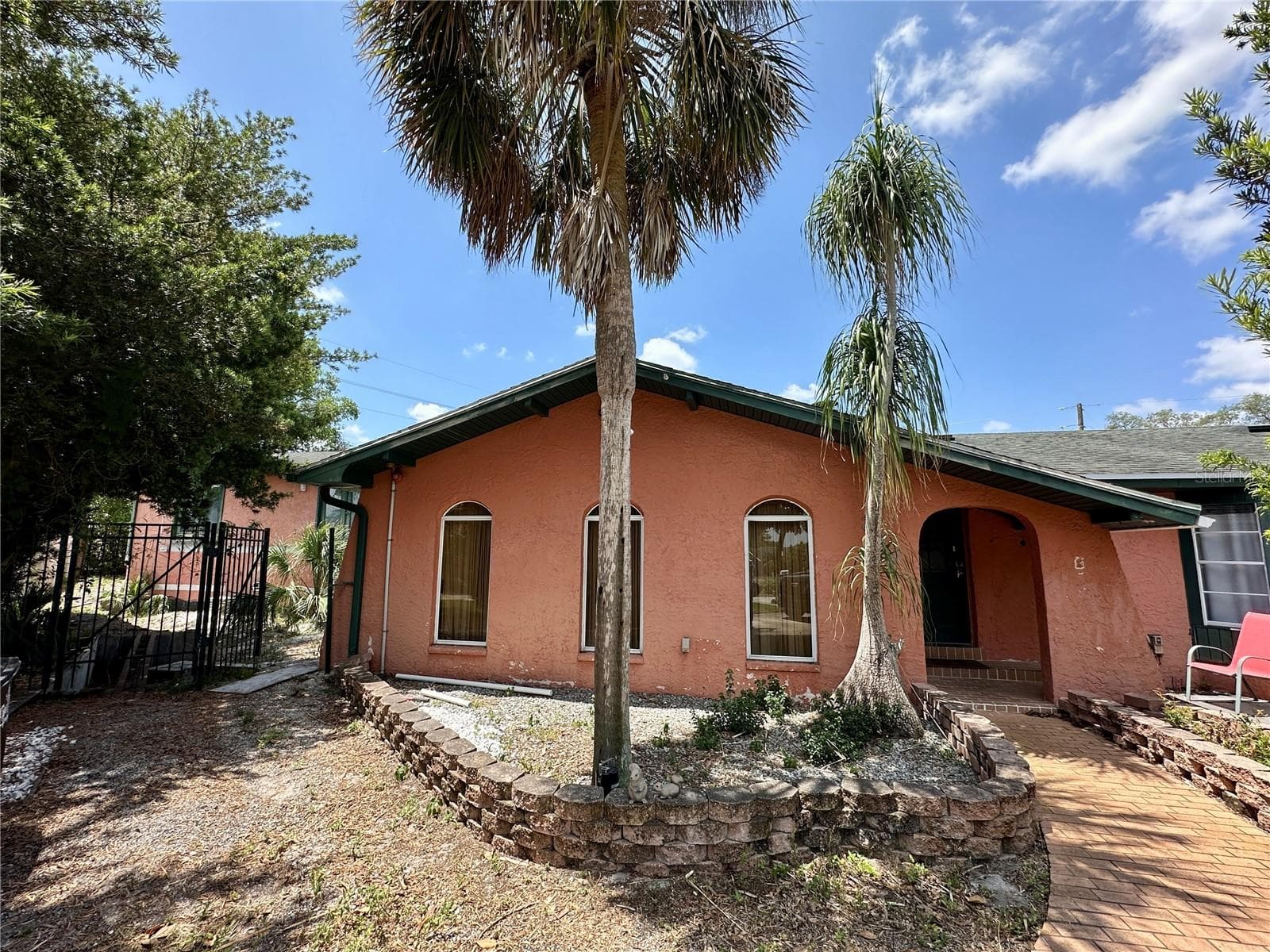 300 BROADVIEW AVE