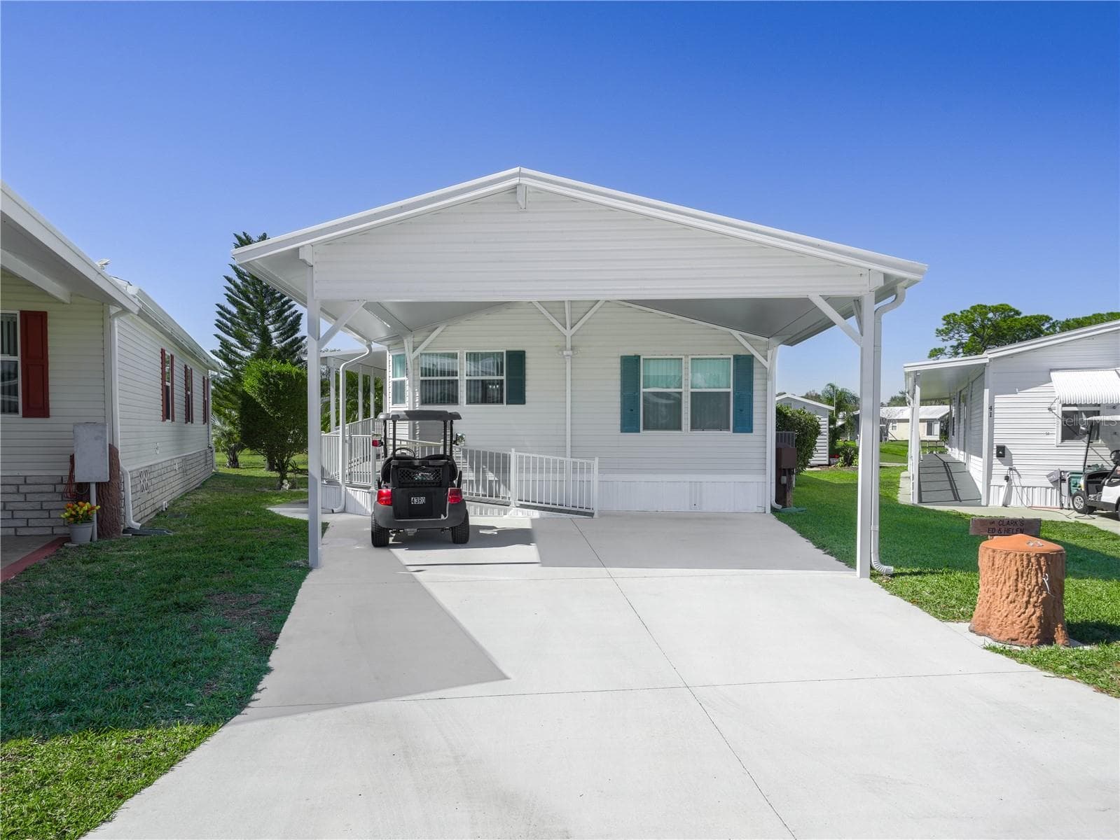 Manufactured Home at 43 RED QUILL CIR, LAKE WALES, photo 2 of 46