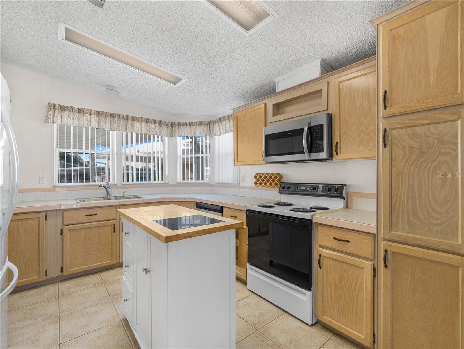 Manufactured Home at 43 RED QUILL CIR, LAKE WALES, photo 7 of 46