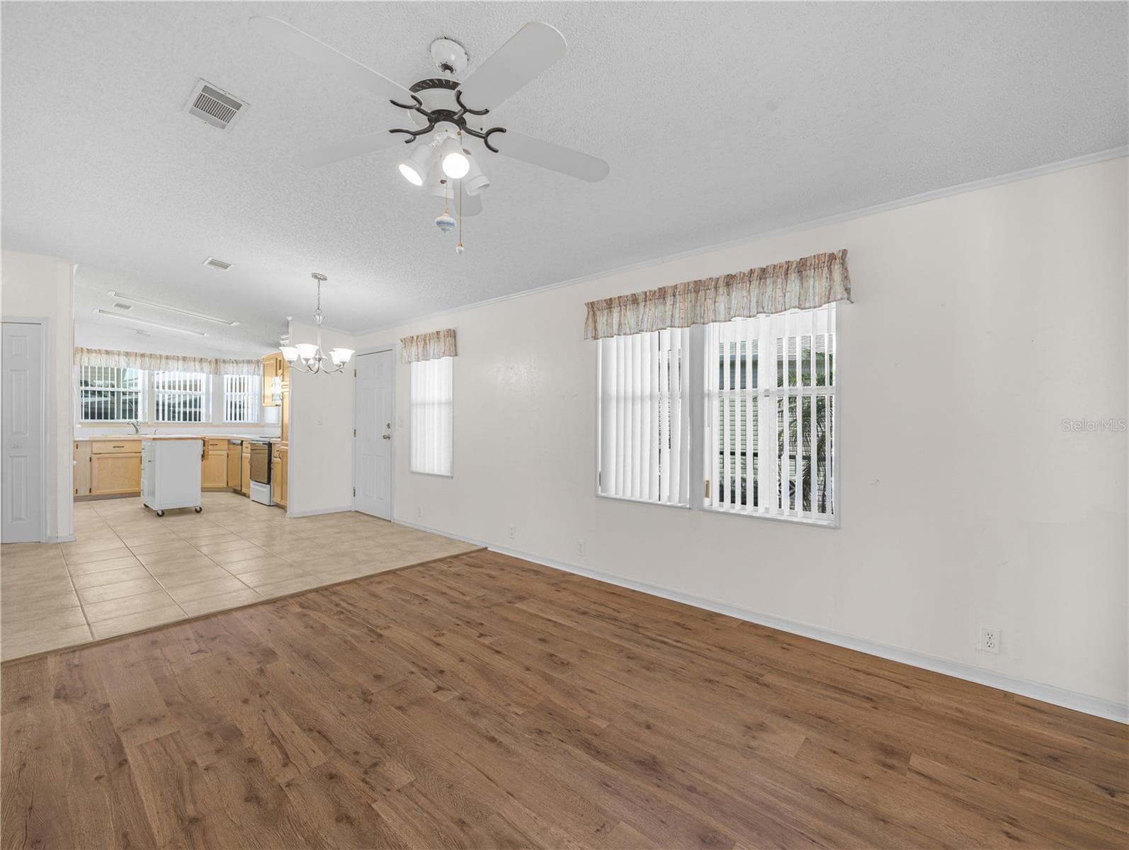 Manufactured Home at 43 RED QUILL CIR, LAKE WALES, photo 9 of 46