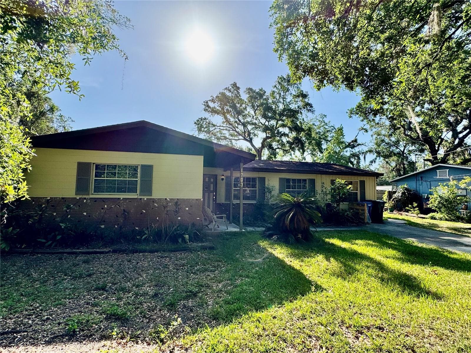 Single Family Residence at 1703 N TAYLOR RD, BRANDON, photo 2 of 32