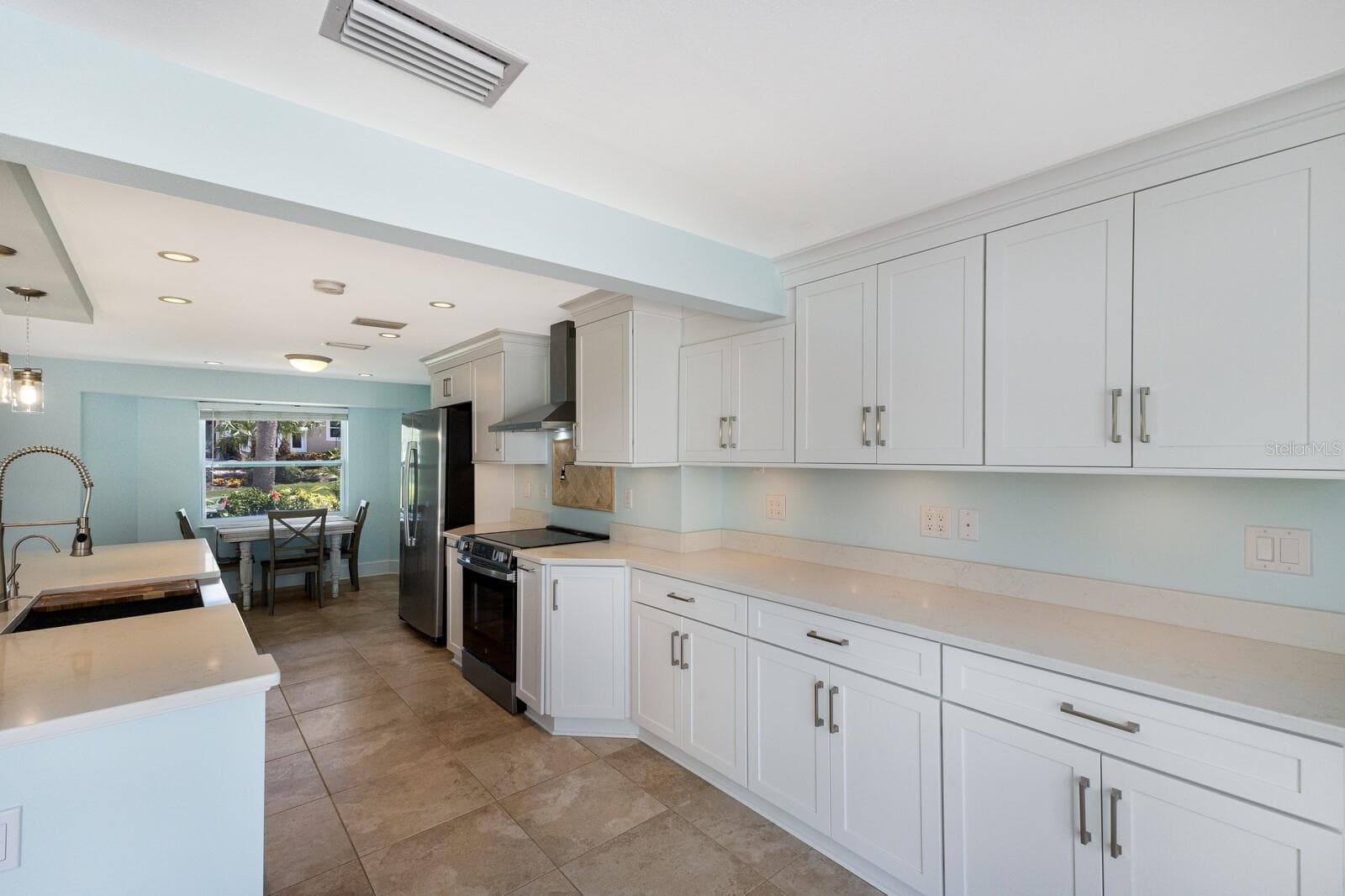 Single Family Residence at 506 69TH ST, HOLMES BEACH, photo 9 of 37
