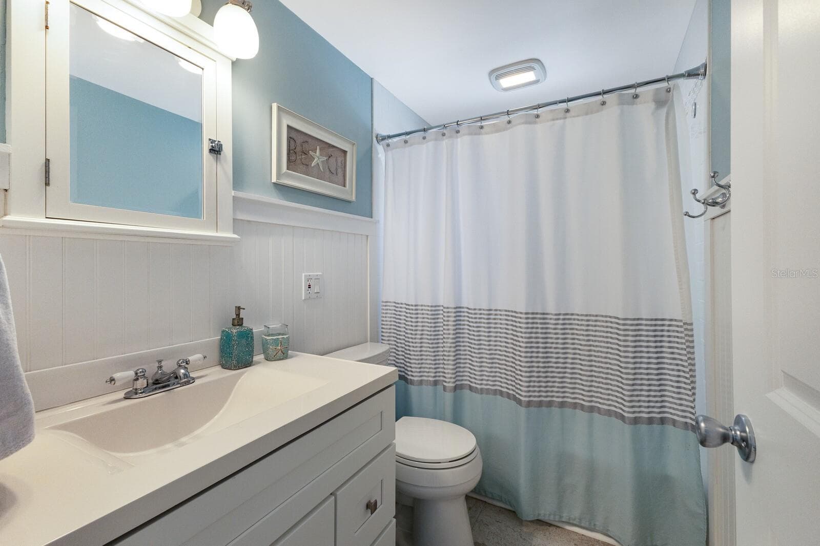 Single Family Residence at 506 69TH ST, HOLMES BEACH, photo 20 of 37