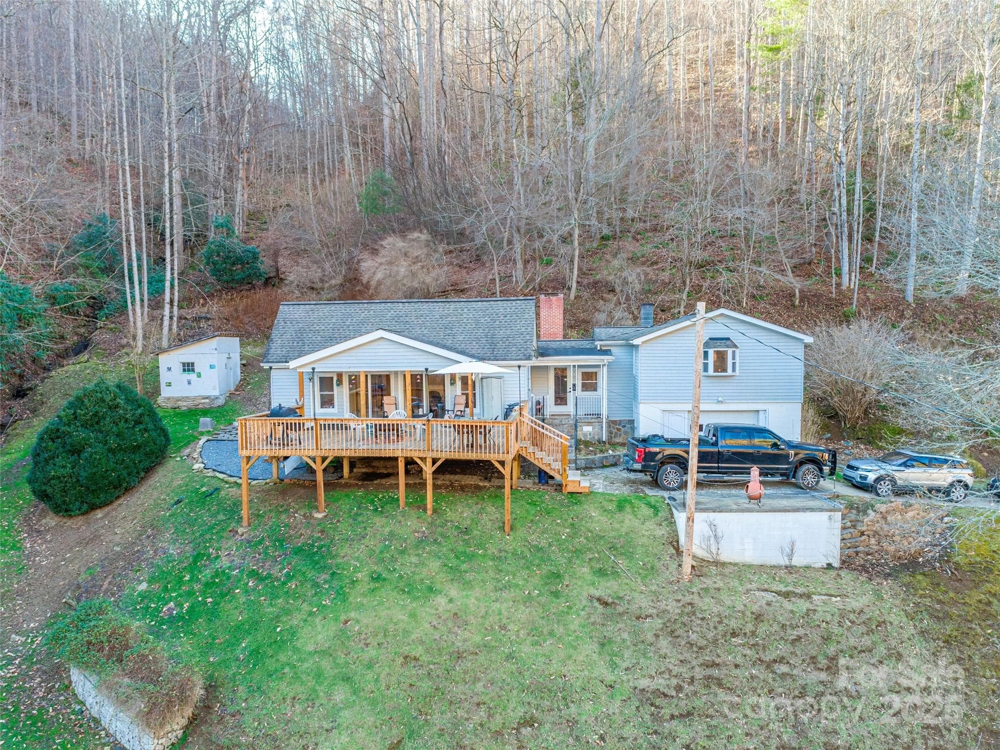 House in picturesque setting. - Burnsville