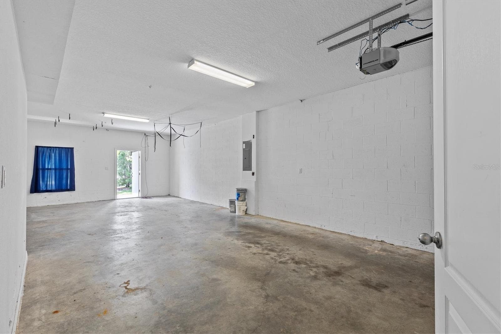 GARAGE - 800 CALLISTA CAY LOOP, TARPON SPRINGS