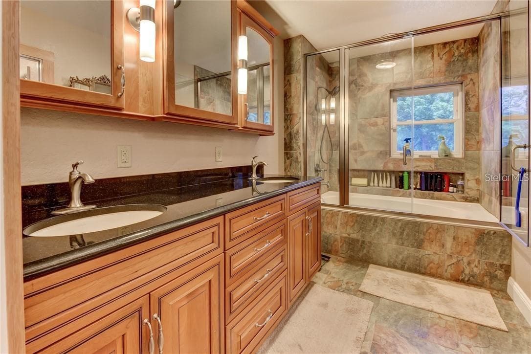 Primary Bathroom - 910 N KEPLER RD, DELAND