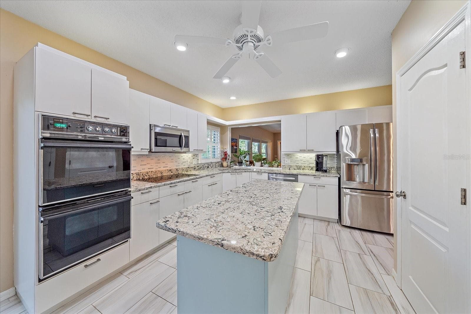 Kitchen - 1432 COLONY PL, VENICE