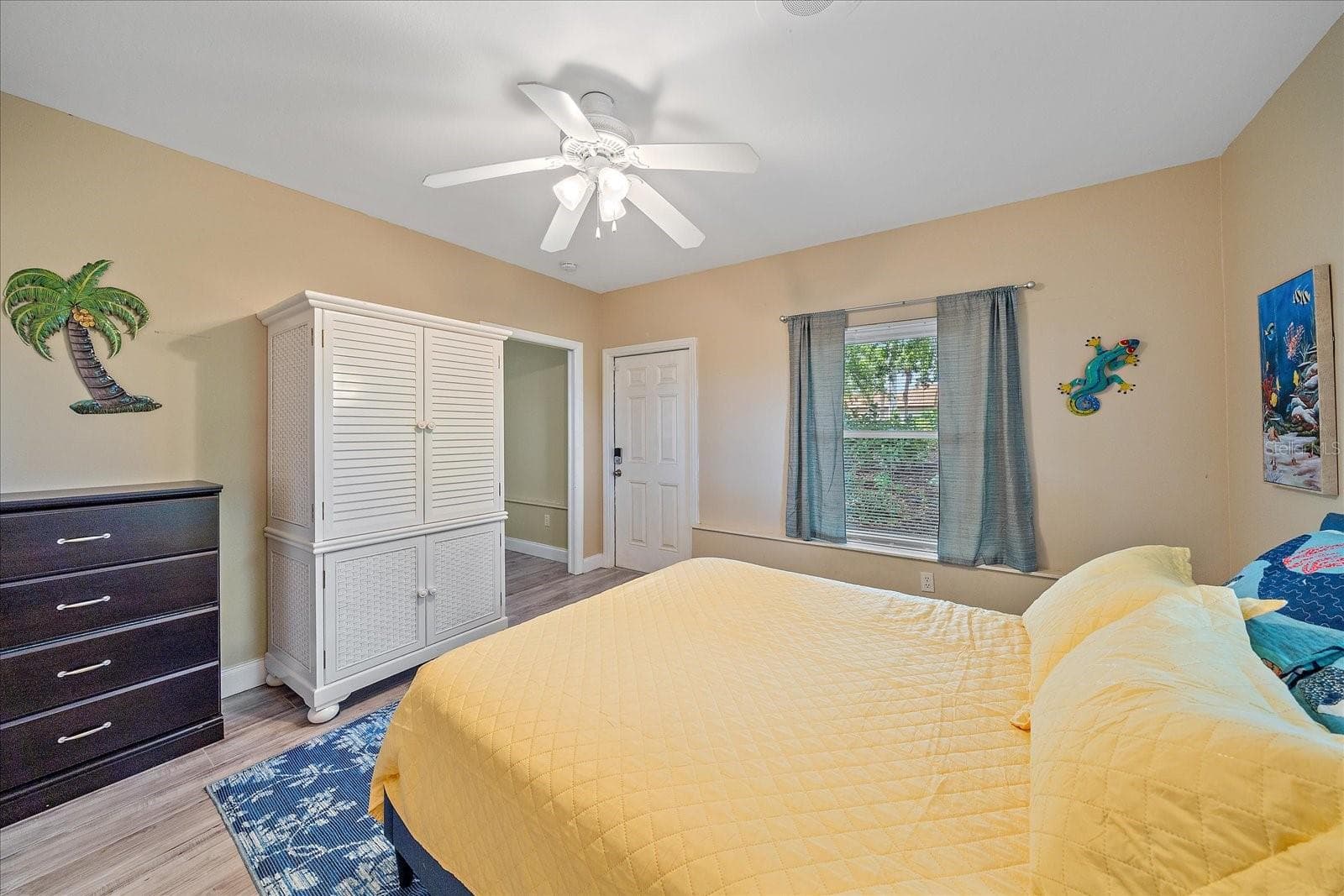 Third Bedroom with Private Entrance from Side Patio - 1432 COLONY PL, VENICE