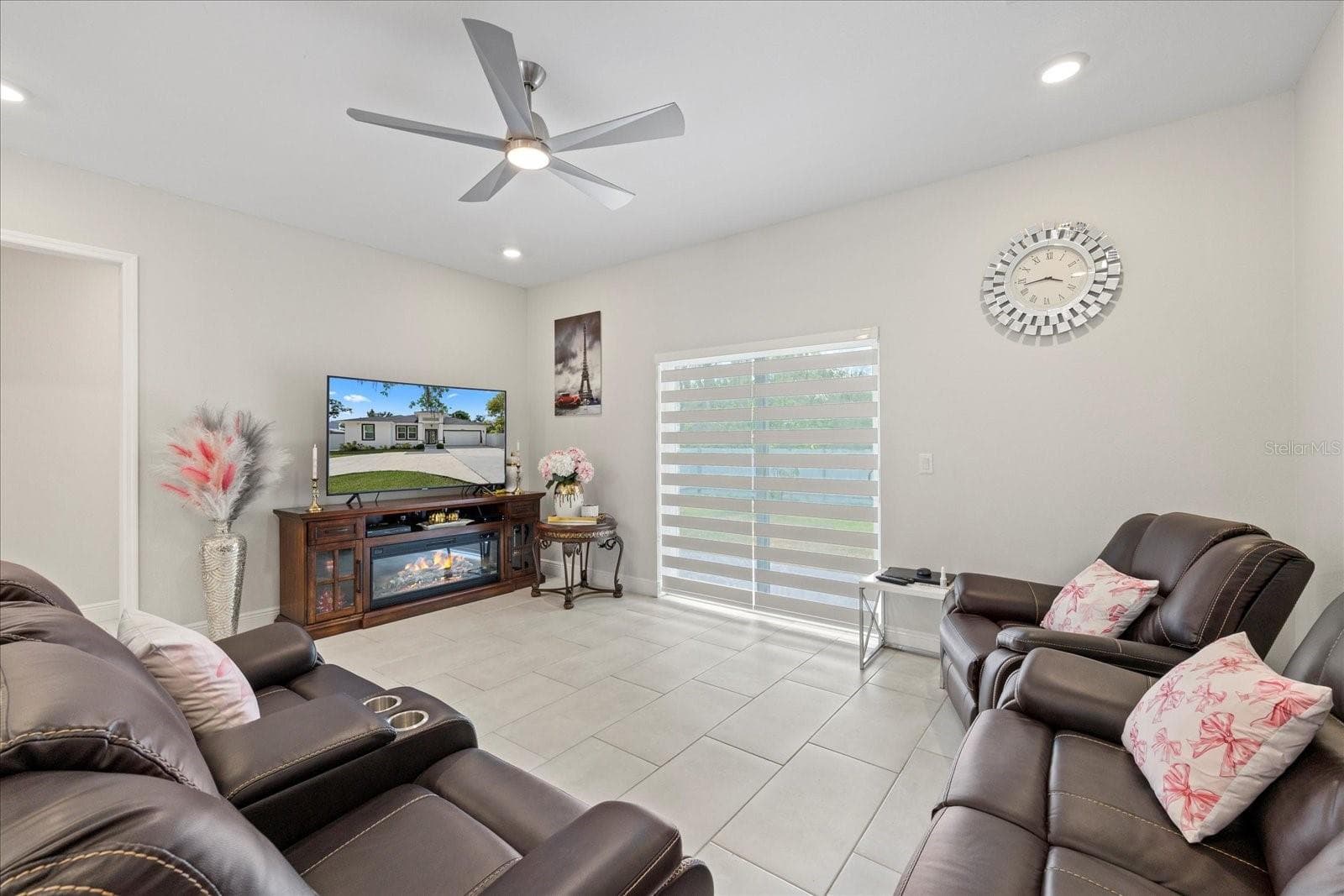 Single Family Residence at 19212 SUNLAKE BLVD, LUTZ, photo 11 of 31