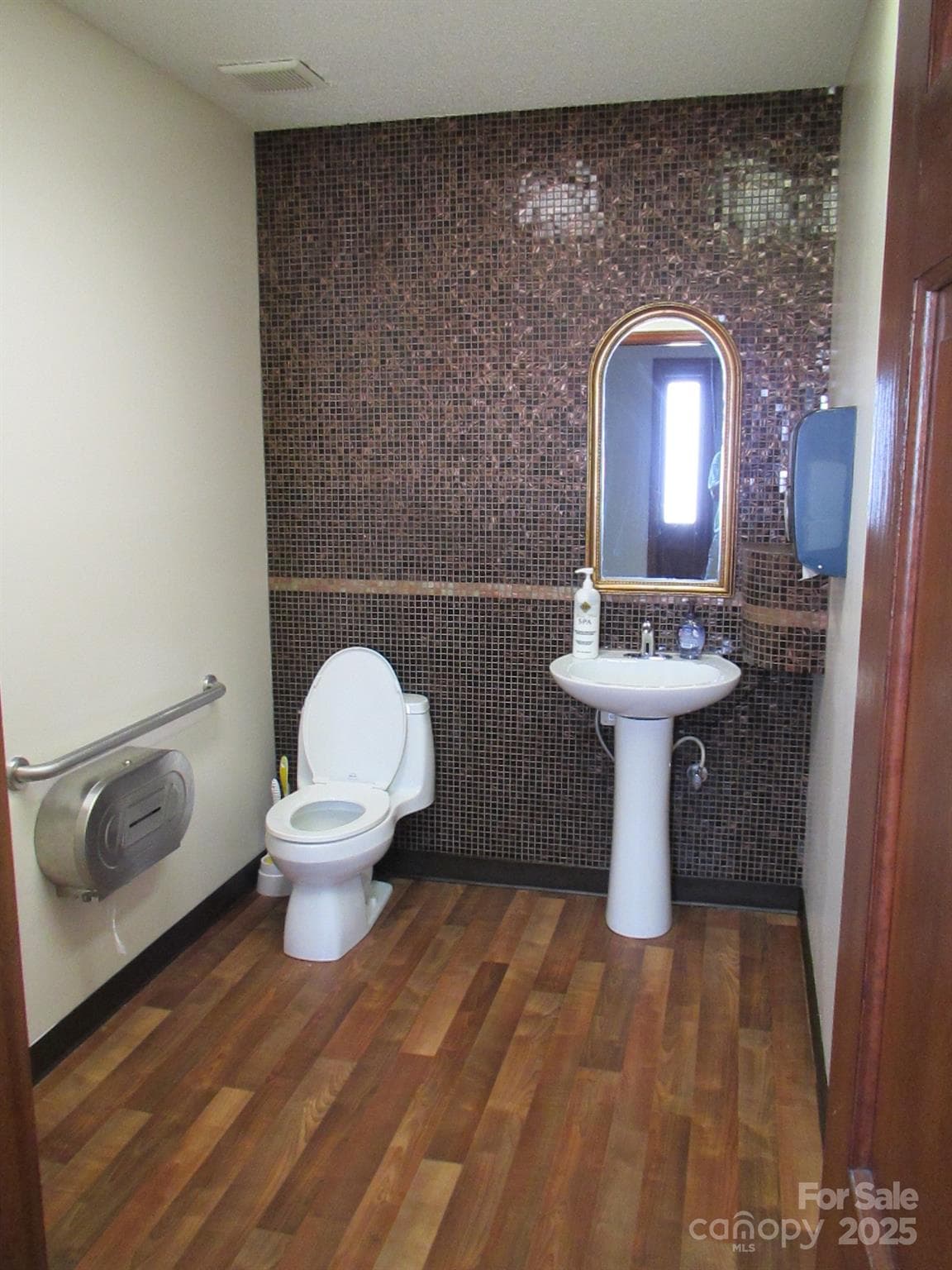 Women's Restroom - Charlotte