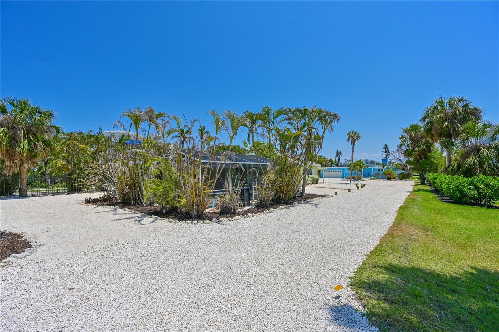 Mature landscaping - 5924 GULF OF MEXICO DR, LONGBOAT KEY