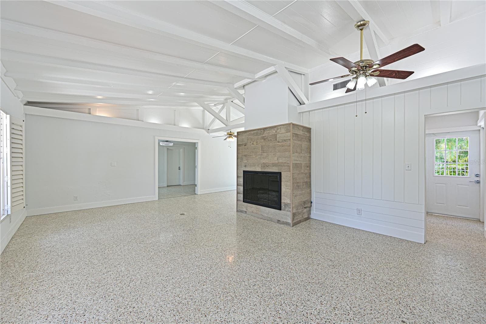 Dining room, living room & gas fireplace - 5924 GULF OF MEXICO DR, LONGBOAT KEY
