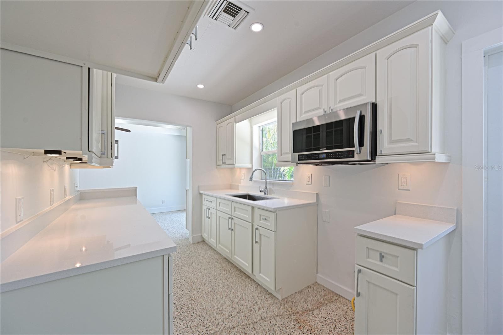 Kitchen - 5924 GULF OF MEXICO DR, LONGBOAT KEY
