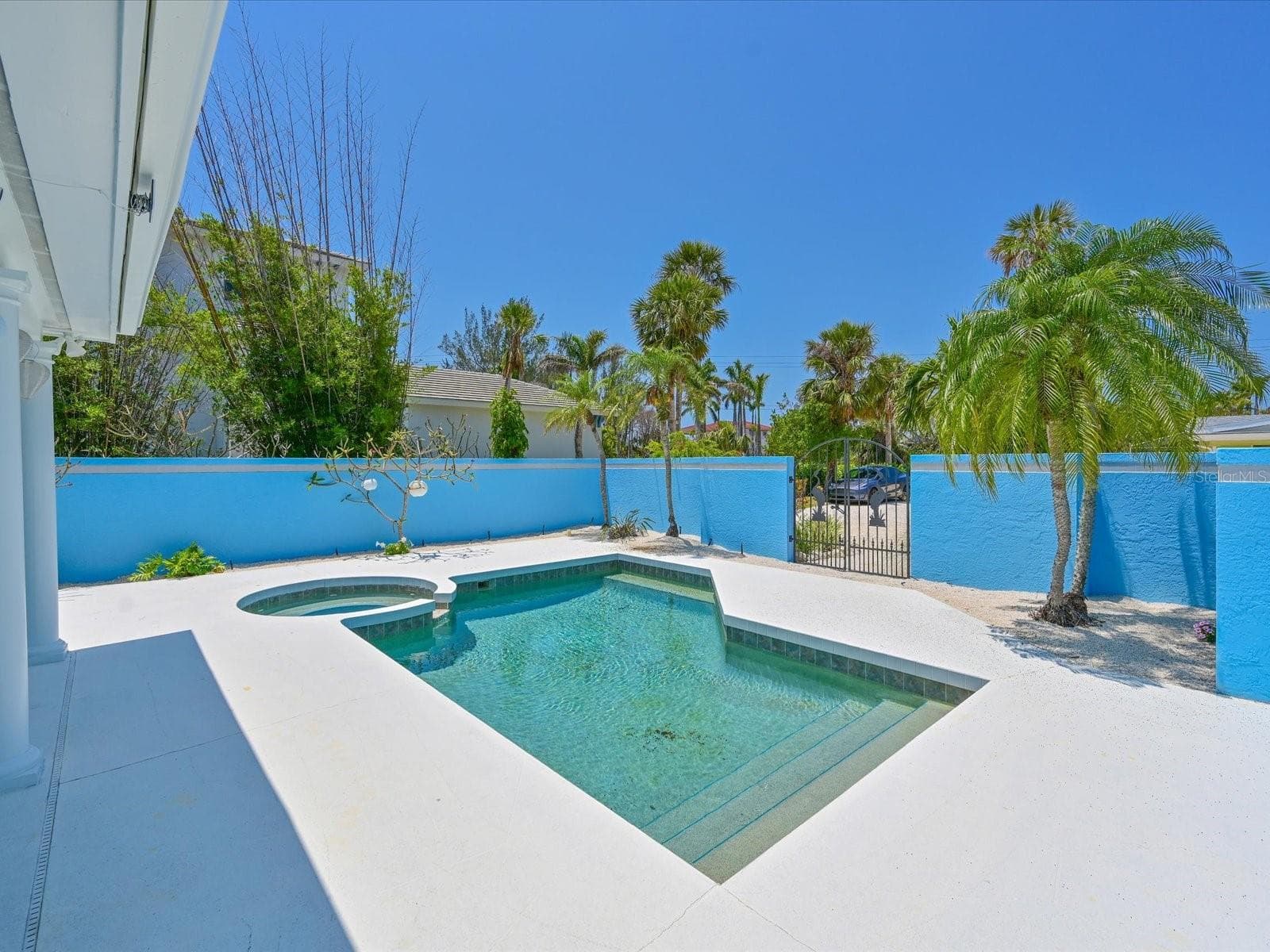 Open air pool & spa - 5920 GULF OF MEXICO DR, LONGBOAT KEY