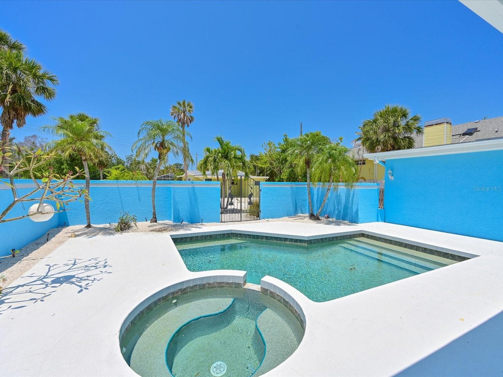 Open air pool & spa - 5920 GULF OF MEXICO DR, LONGBOAT KEY