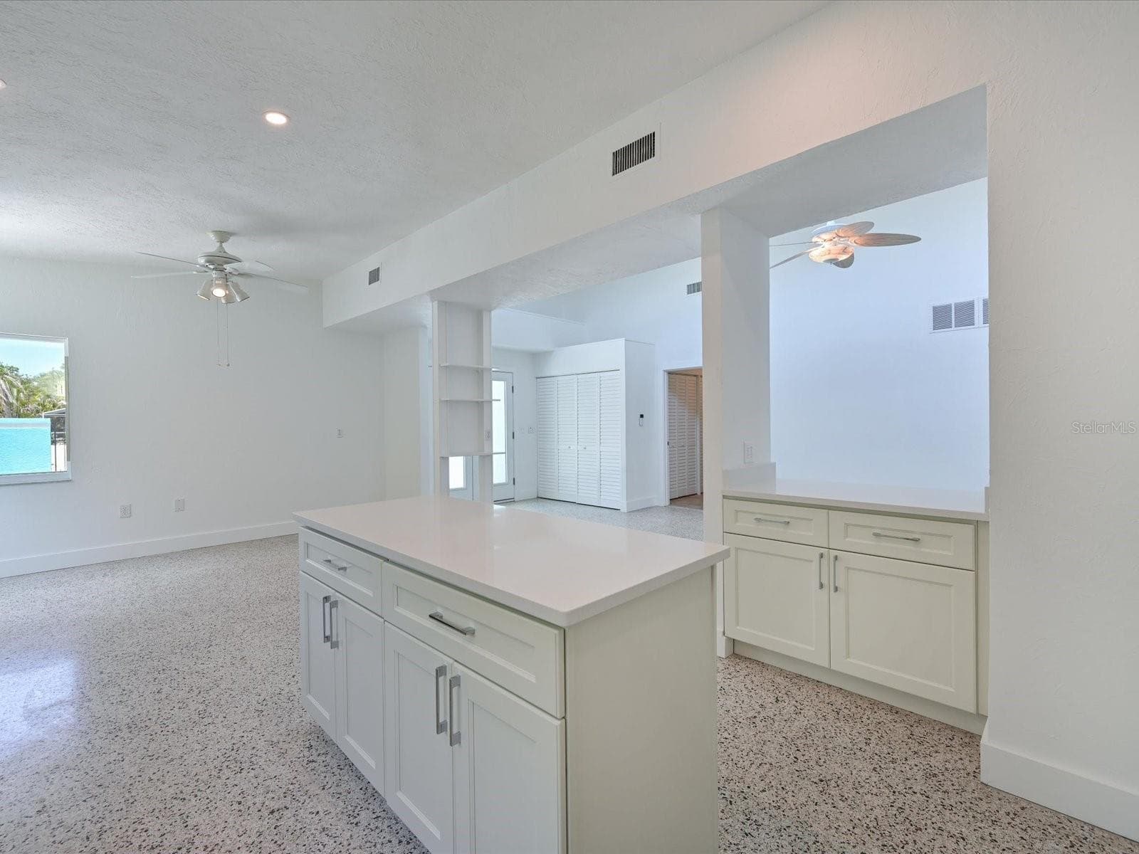 Kitchen island and coffee bar - 5920 GULF OF MEXICO DR, LONGBOAT KEY
