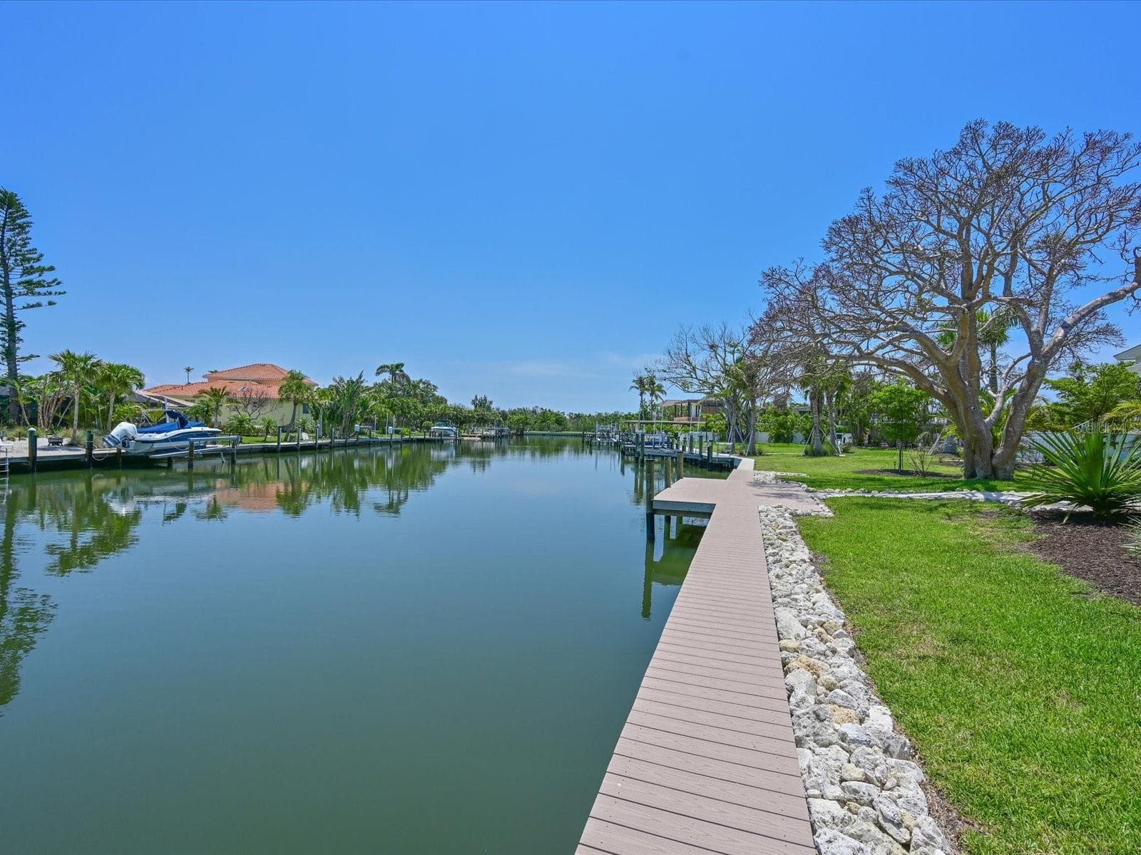Covered seawall cap and rip rap - 5920 GULF OF MEXICO DR, LONGBOAT KEY