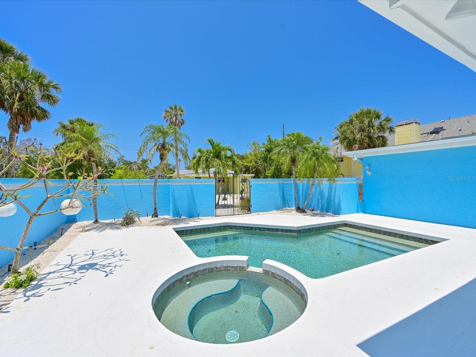 Open air pool & spa - 5920 GULF OF MEXICO DR, LONGBOAT KEY