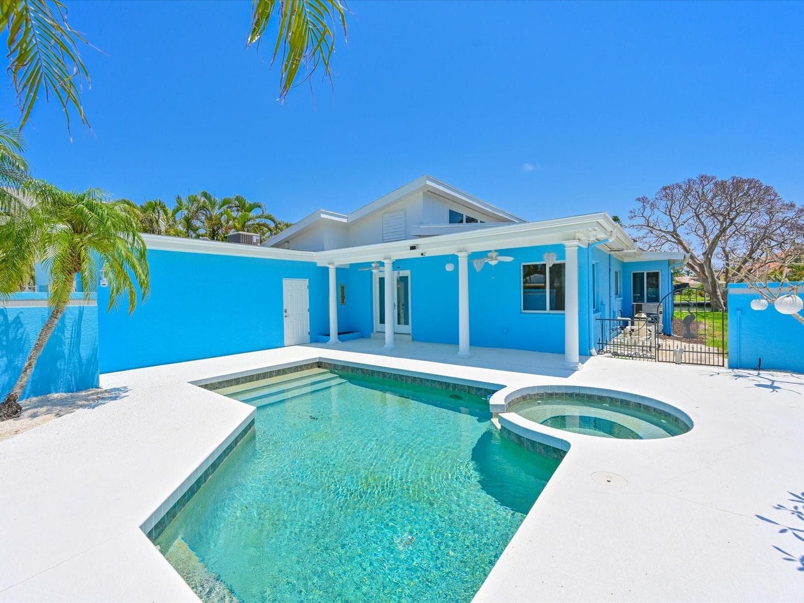 Open air pool & spa - 5920 GULF OF MEXICO DR, LONGBOAT KEY