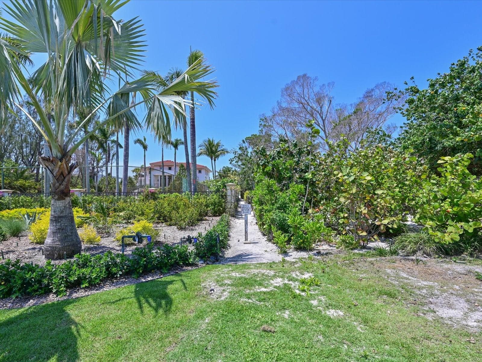Entrance to deeded beach access - 5920 GULF OF MEXICO DR, LONGBOAT KEY