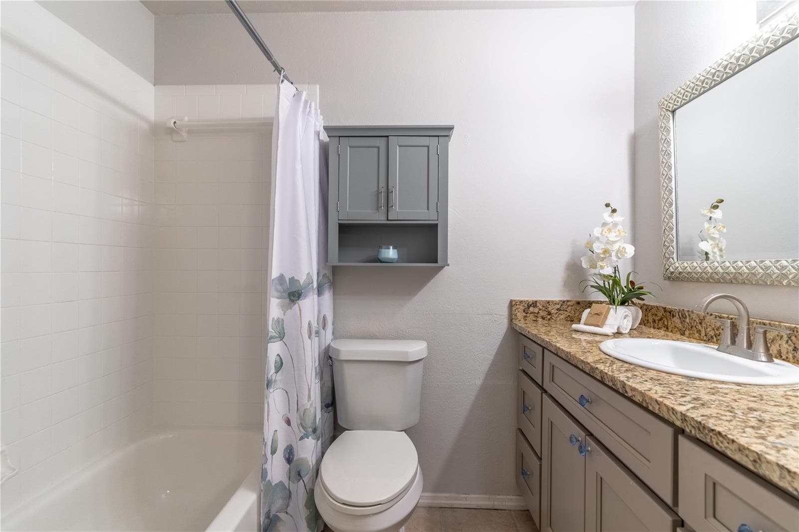 primary attached bath - 1057 S HIAWASSEE RD #1911, ORLANDO