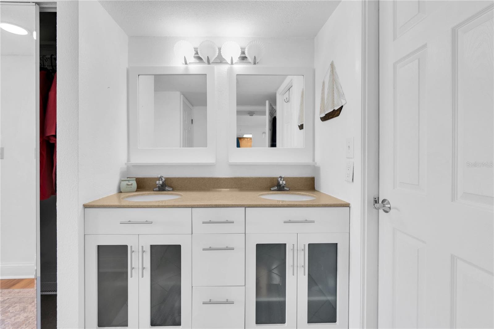 en Suite Master - 1 KEY CAPRI #303E, TREASURE ISLAND