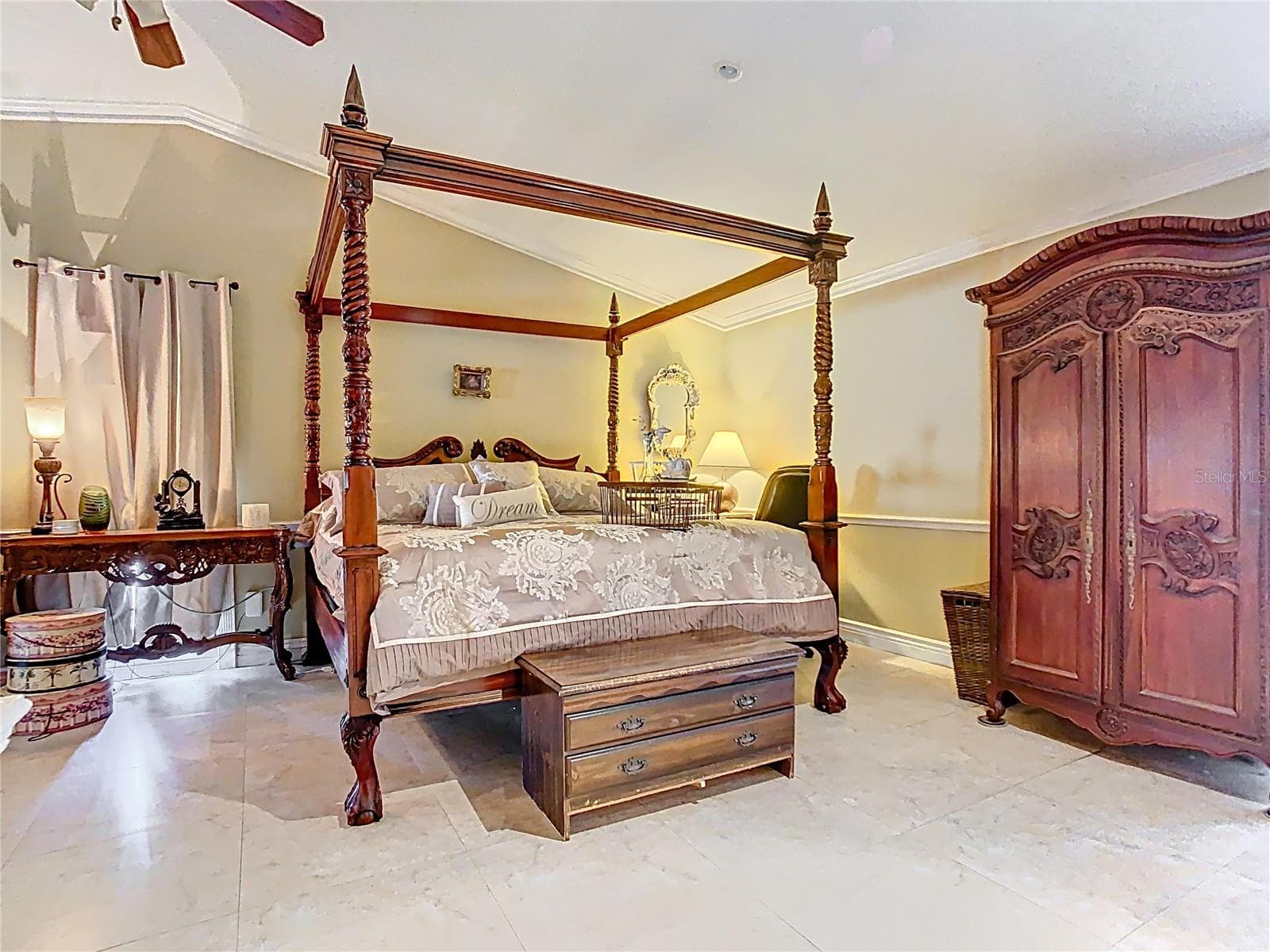 Primary Bedroom with 1 walk-in closet - 5852 MEDINAH WAY, ORLANDO