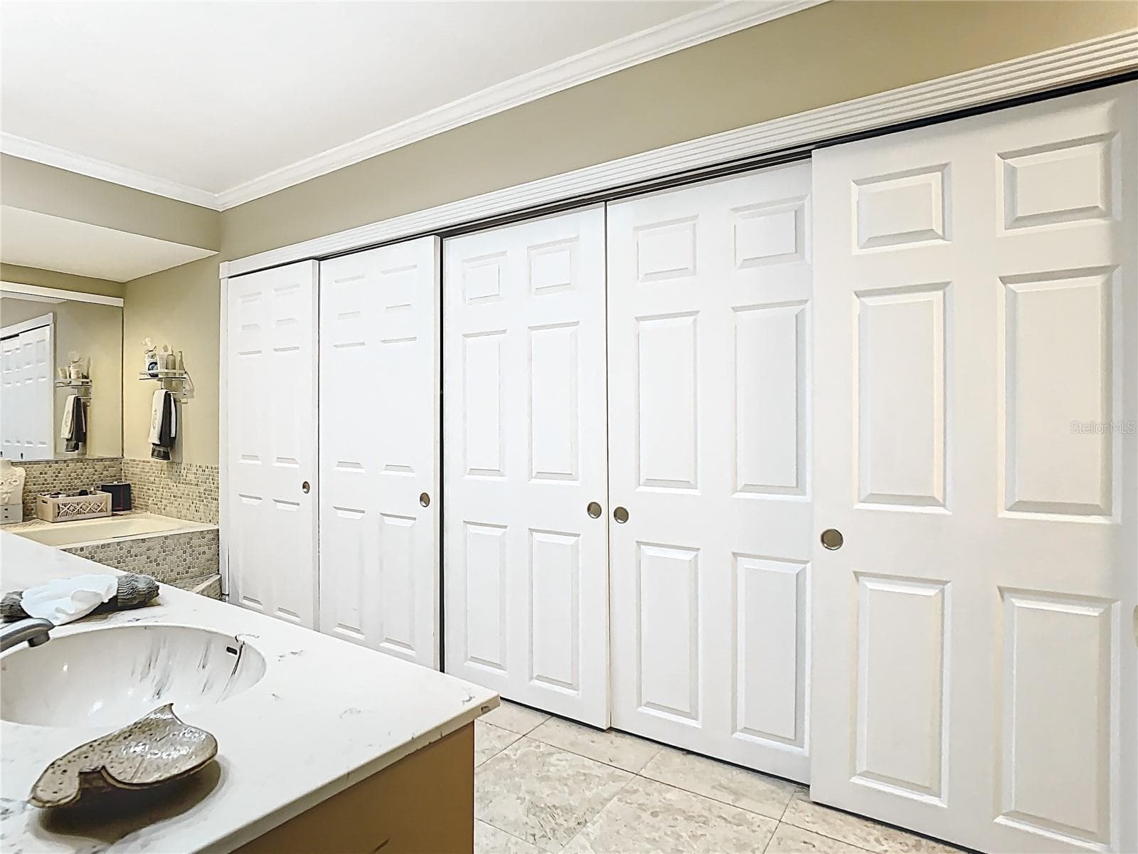 Primary Bathroom- w/ 3 Walk-In Closet - 5852 MEDINAH WAY, ORLANDO