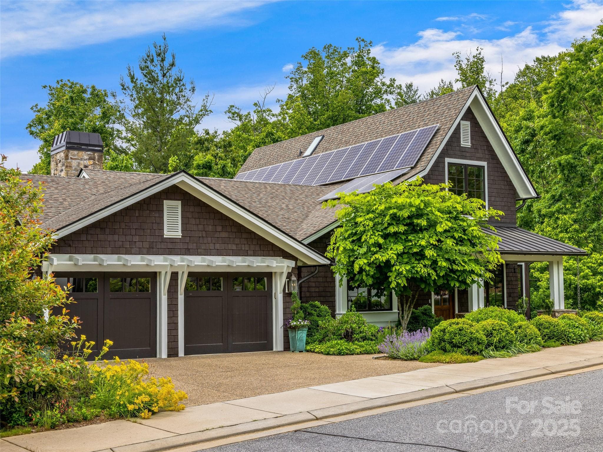 Exceptional Landscaping, mature and drought resistant - Asheville
